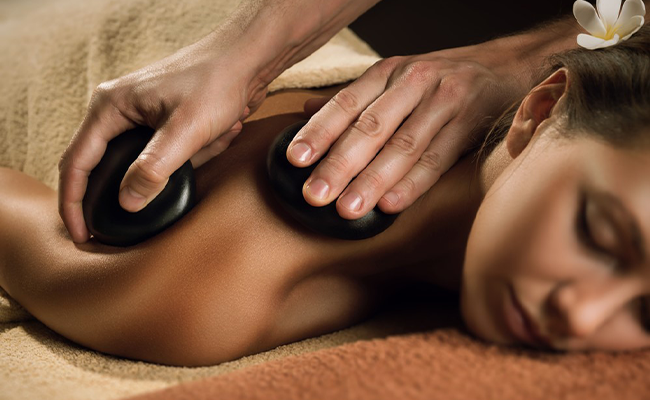 Massage relaxant aux pierres chaudes (1h)