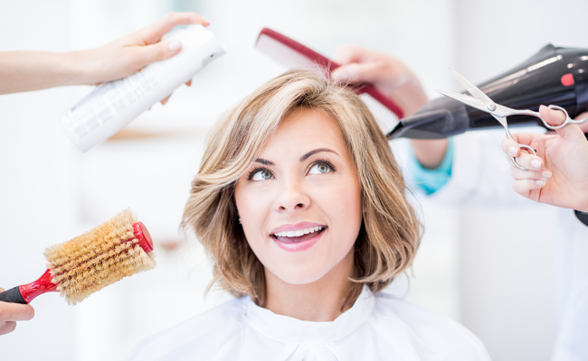 Forfait coiffure: soin ,coupe, mèches et brushing)  cheveux courts à mi-longs 