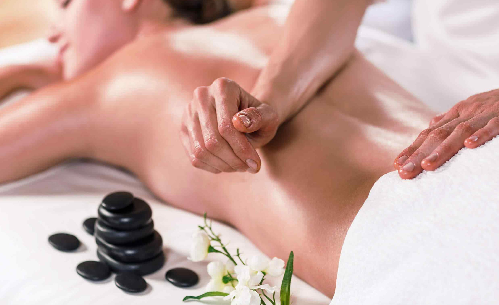 Massage relaxant au monoï du corps entier